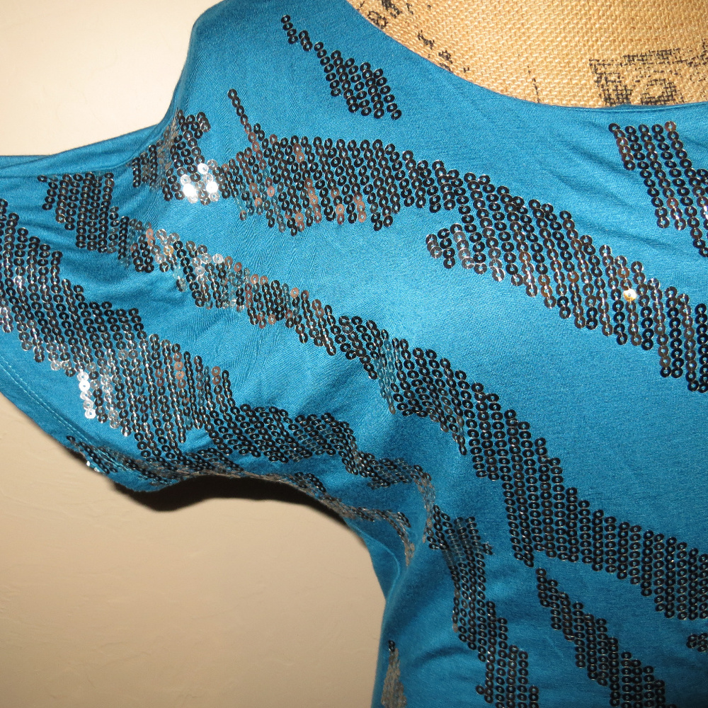 Gorgeous Sequined Top - Picture 4 of 7